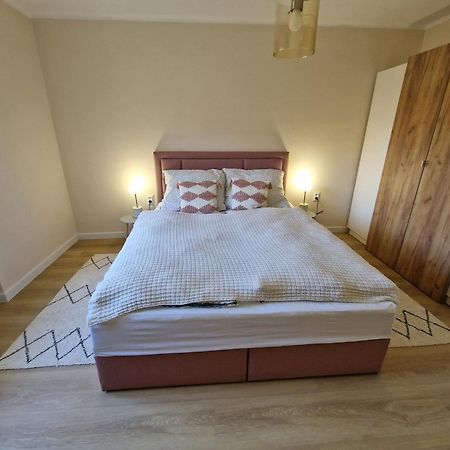 City Center Apartment - Self Check-In Спішська Нова Весь Екстер'єр фото