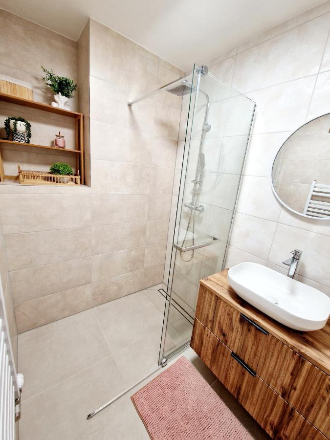 City Center Apartment - Self Check-In Спішська Нова Весь Екстер'єр фото